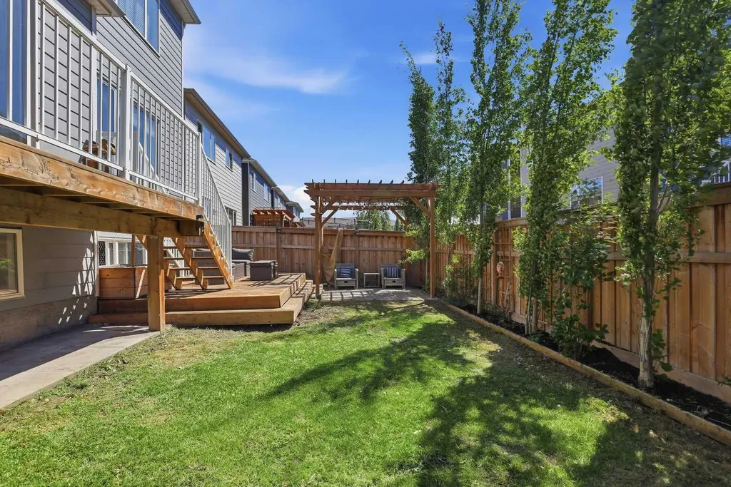 25 Yorkville Green SW Calgary AB T2X4J8