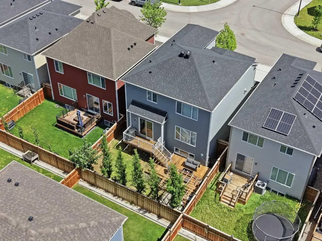 25 Yorkville Green SW Calgary AB T2X4J8
