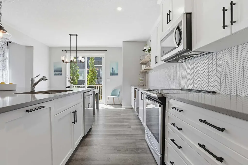 25 Yorkville Green SW Calgary AB T2X4J8