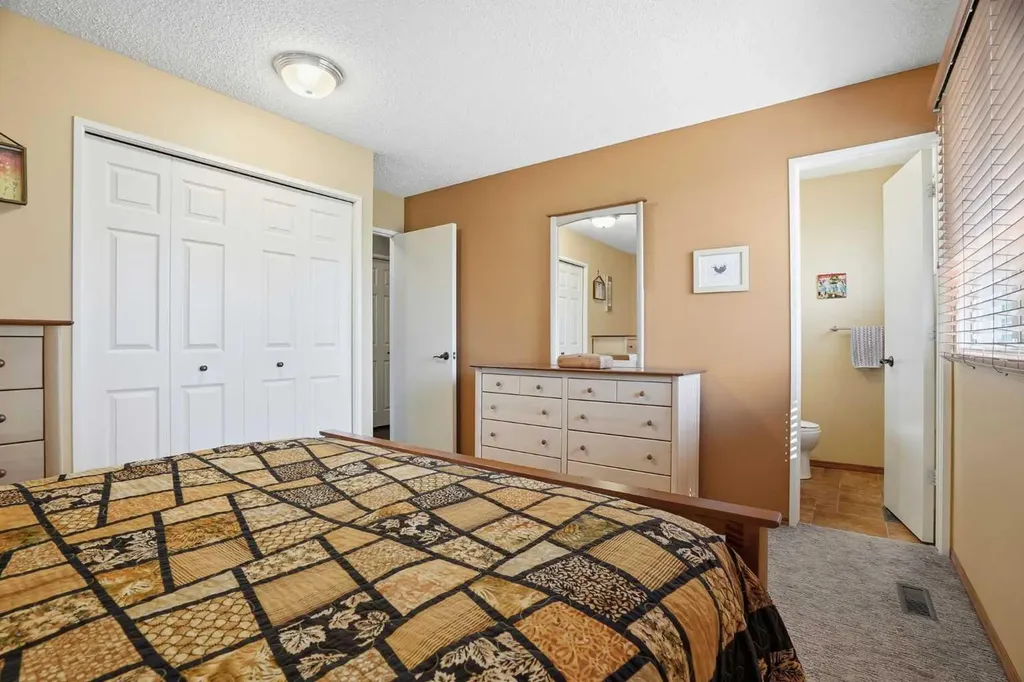 6448 Silver Ridge Way NW Calgary AB T3B 3X7