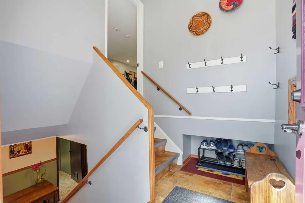 6448 Silver Ridge Way NW Calgary AB T3B 3X7