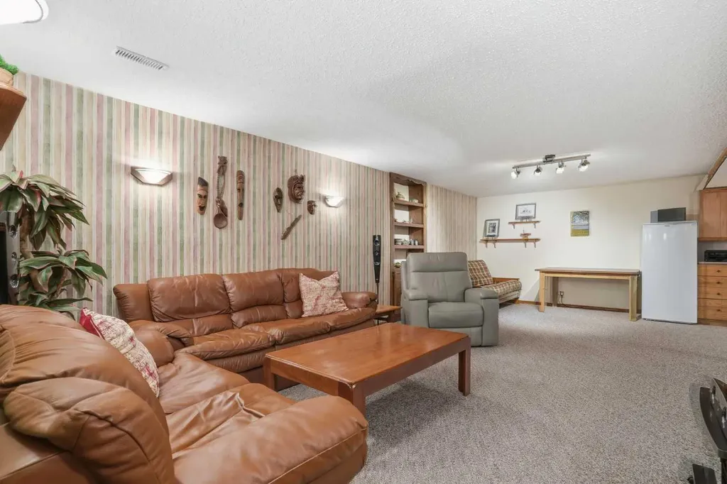 6448 Silver Ridge Way NW Calgary AB T3B 3X7