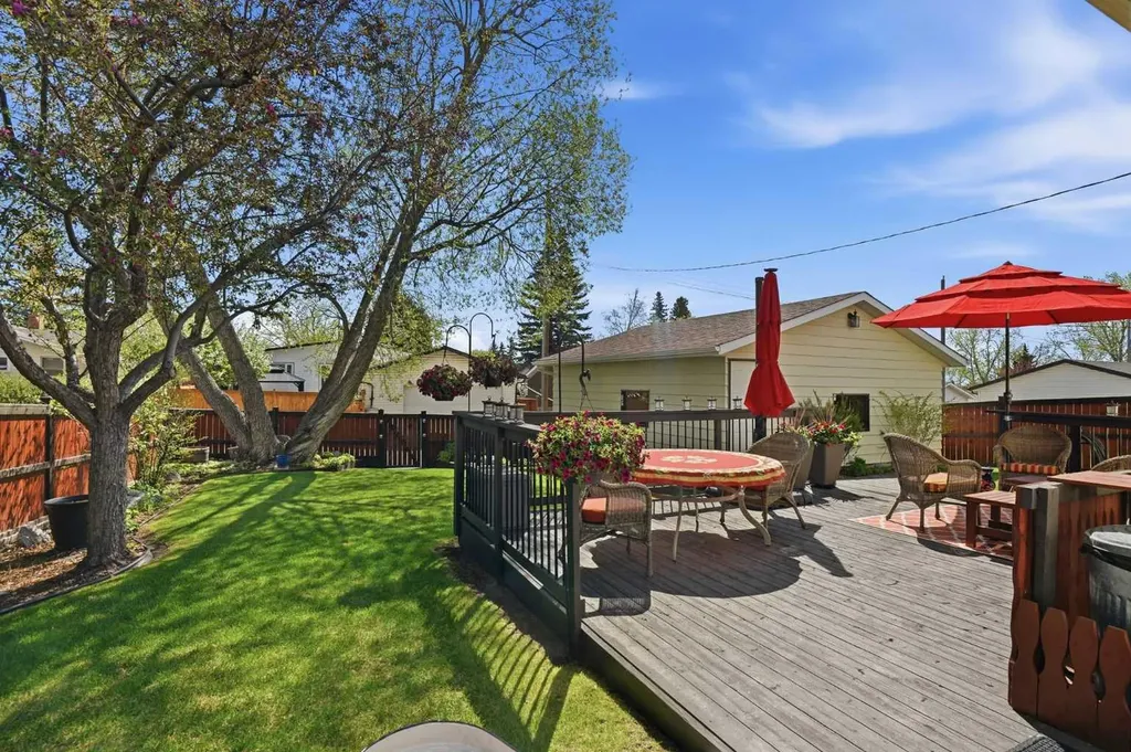 6448 Silver Ridge Way NW Calgary AB T3B 3X7