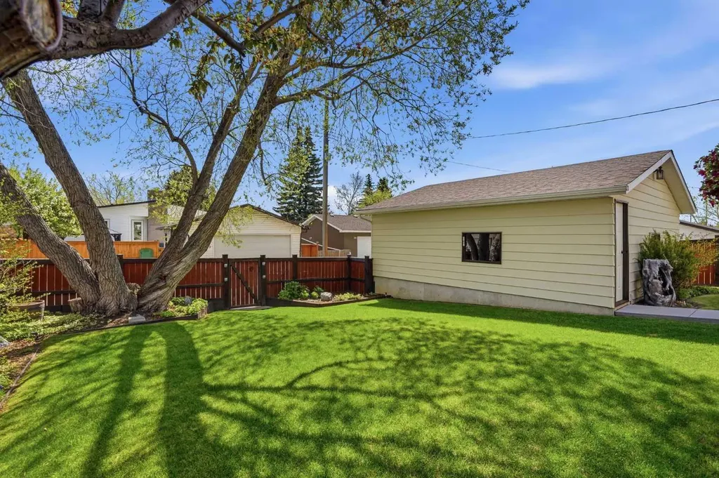 6448 Silver Ridge Way NW Calgary AB T3B 3X7