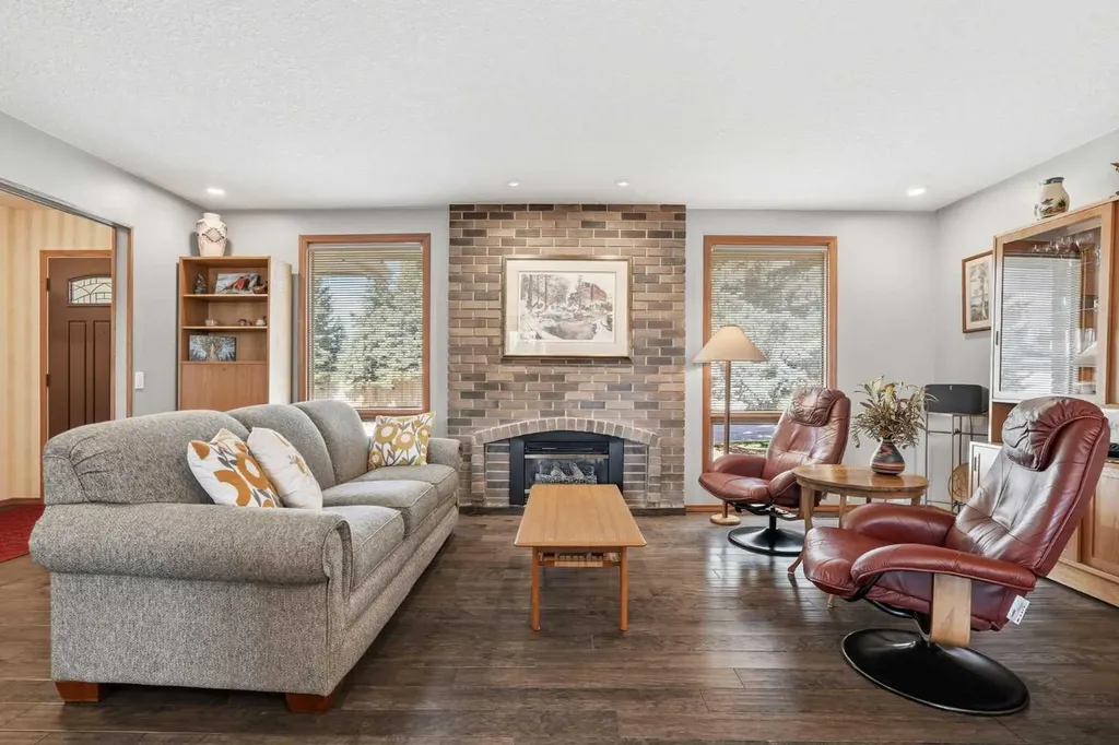 6448 Silver Ridge Way NW Calgary AB T3B 3X7