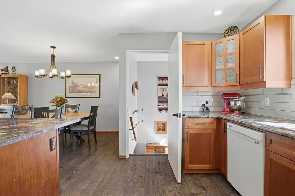 6448 Silver Ridge Way NW Calgary AB T3B 3X7