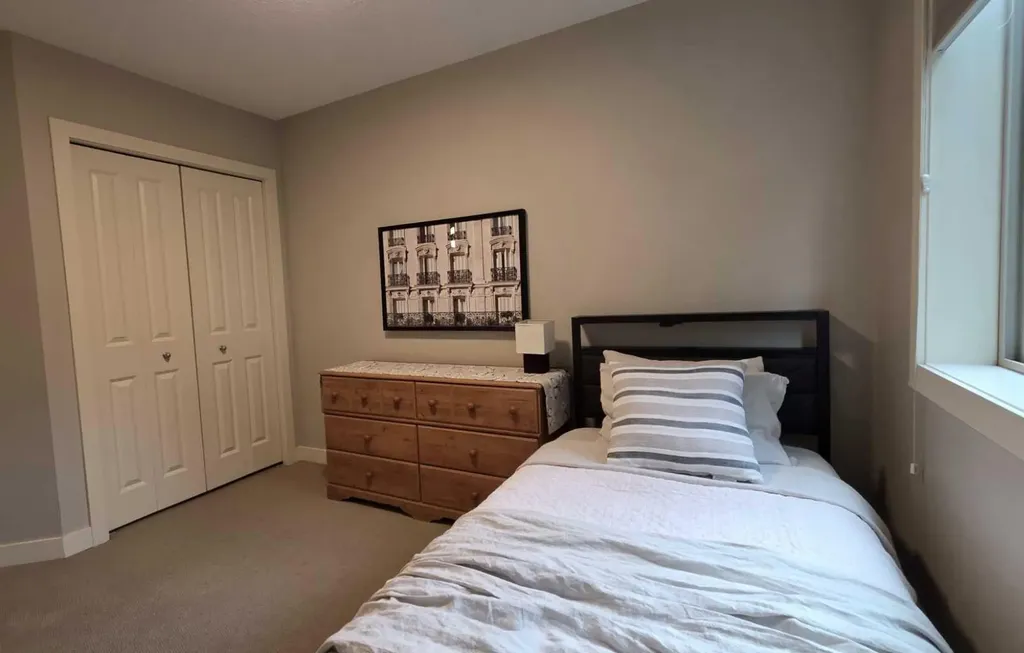 2727 28 Avenue Calgary AB T2B 0L4
