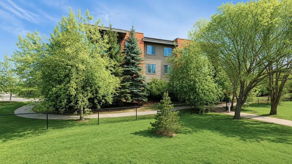 2727 28 Avenue SE Calgary AB T2B 0L4
