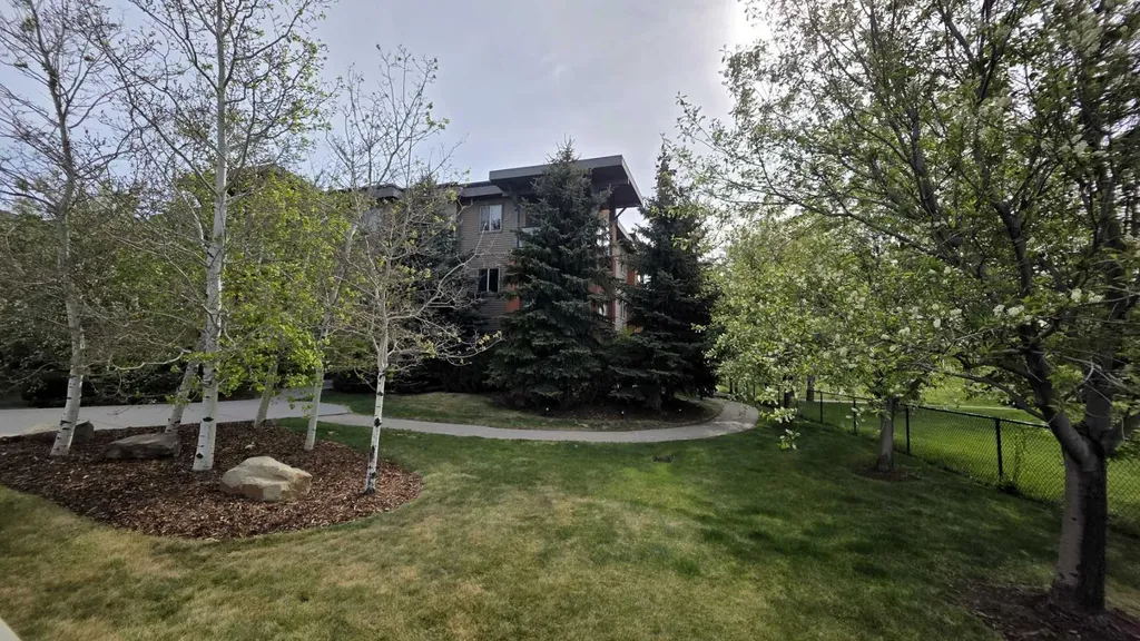 2727 28 Avenue SE Calgary AB T2B 0L4
