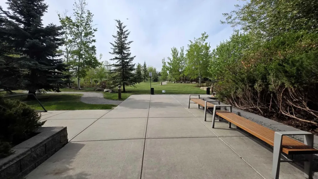 2727 28 Avenue Calgary AB T2B 0L4