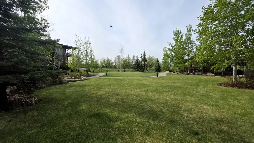 2727 28 Avenue Calgary AB T2B 0L4