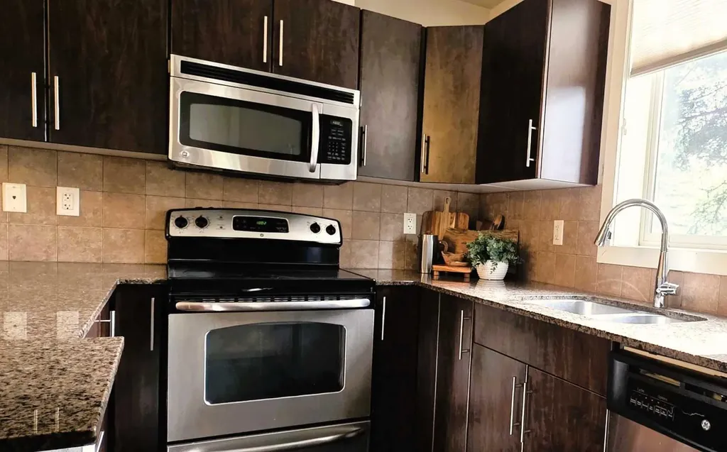 2727 28 Avenue SE Calgary AB T2B 0L4