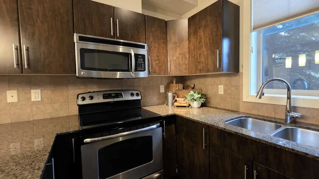 2727 28 Avenue Calgary AB T2B 0L4
