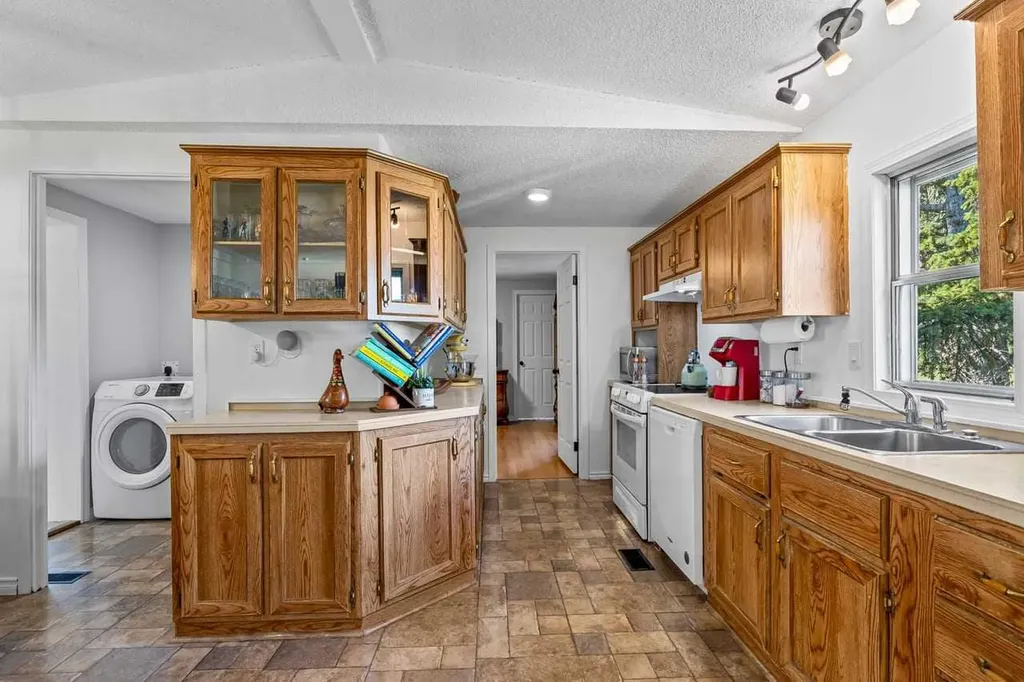 117 Sunset Way High River AB T1V1J4