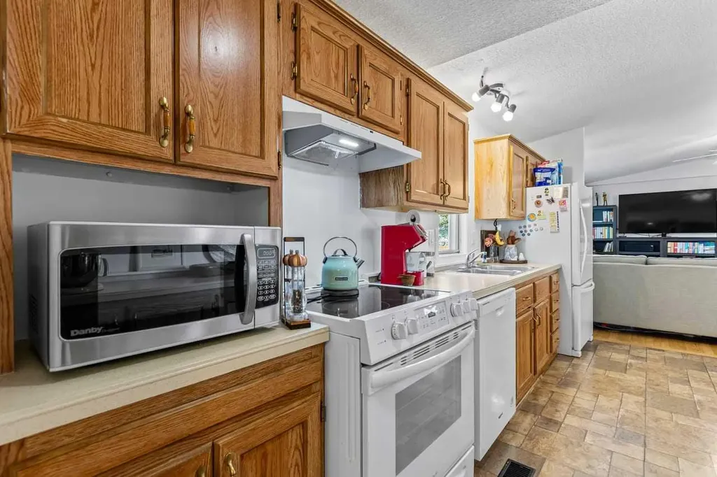 117 Sunset Way High River AB T1V1J4