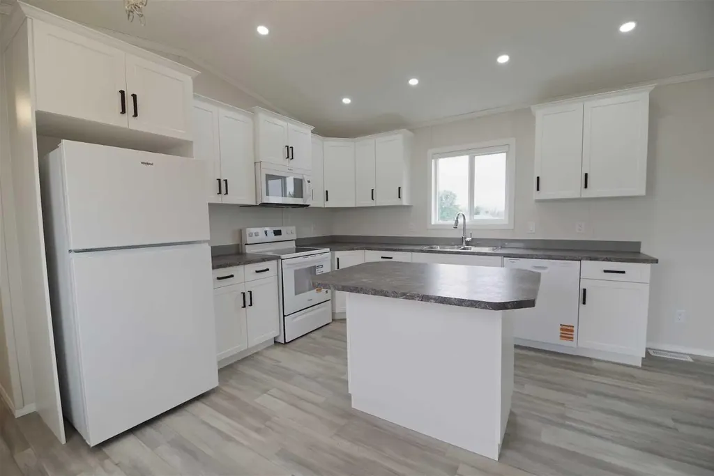 625 3 Avenue Hays AB T0K 1B0