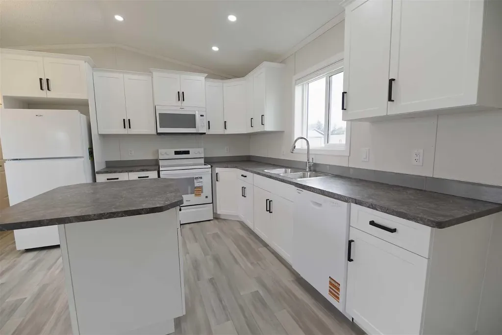 625 3 Avenue Hays AB T0K 1B0