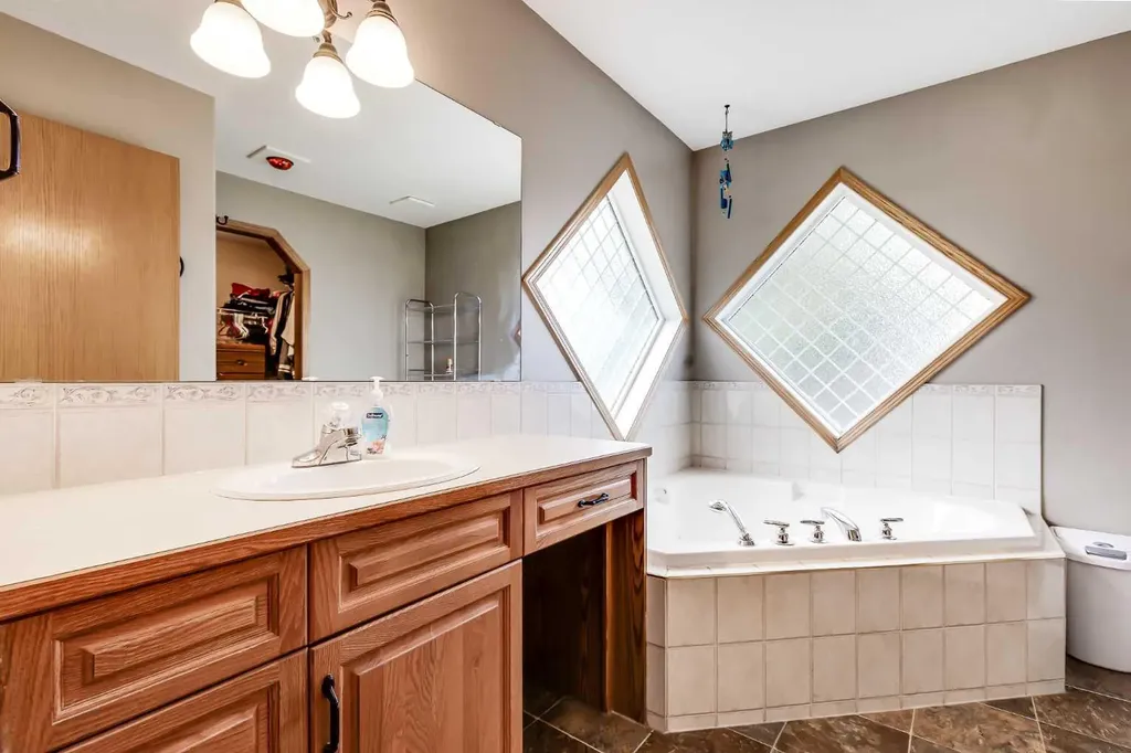 19 Madison Court Strathmore AB T1P 1M5
