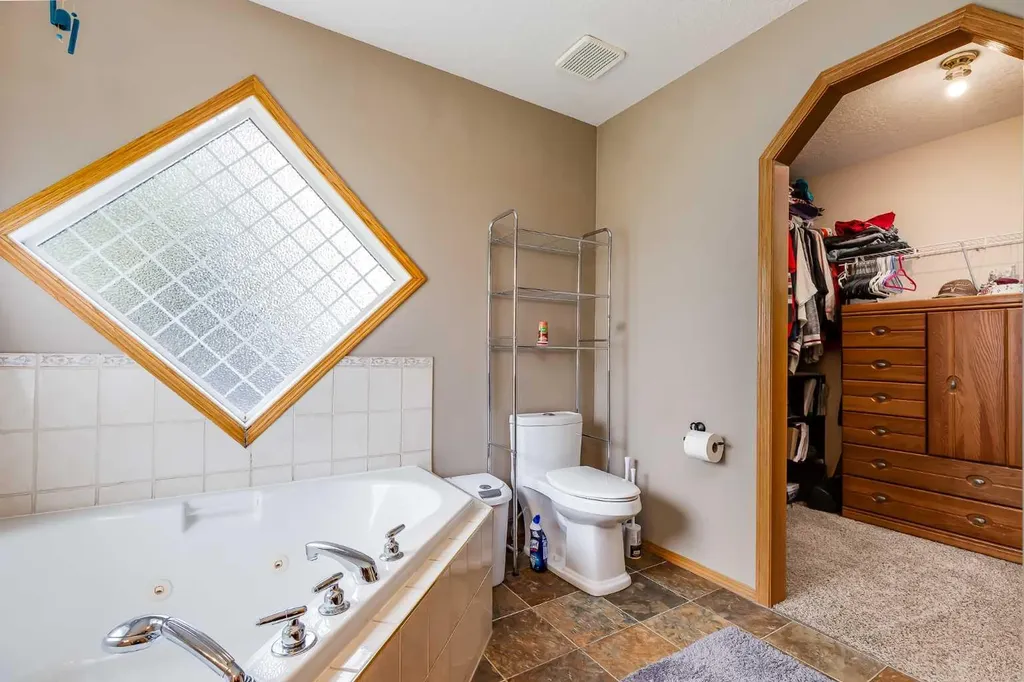19 Madison Court Strathmore AB T1P 1M5