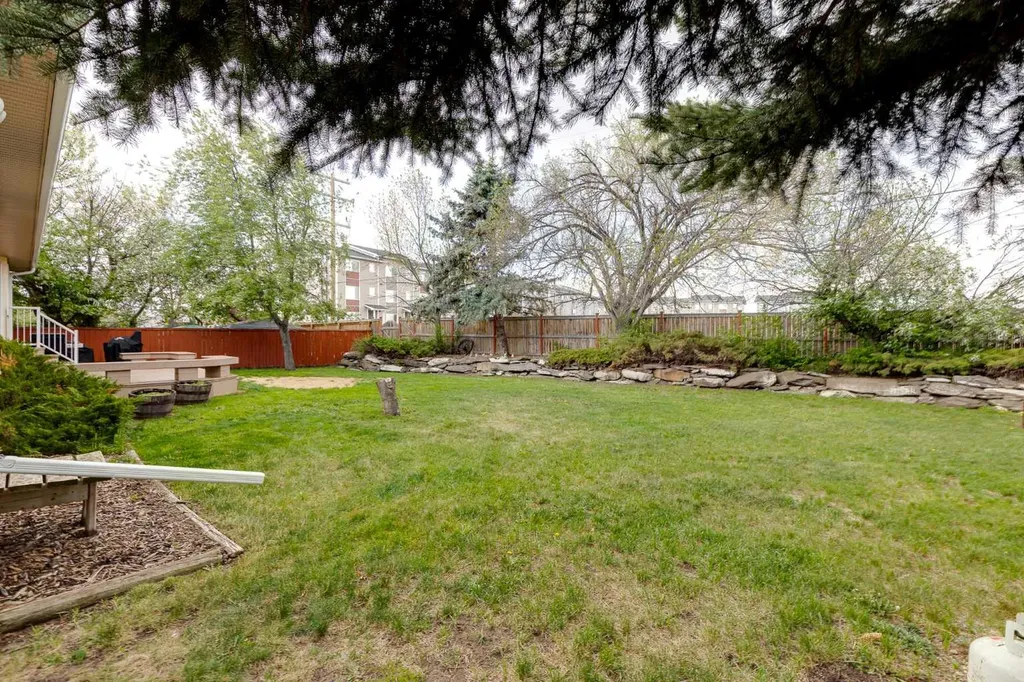 19 Madison Court Strathmore AB T1P 1M5