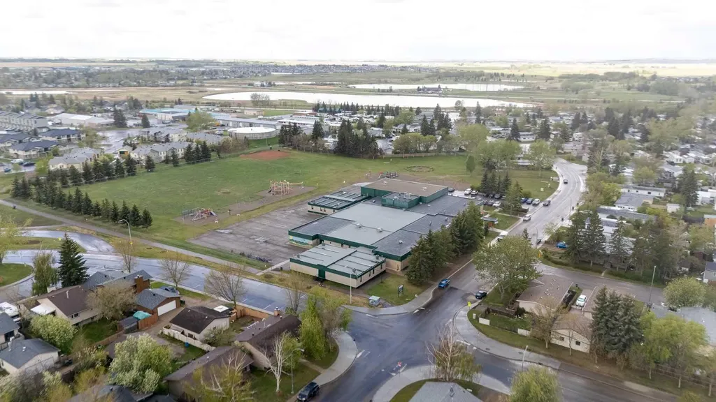 19 Madison Court Strathmore AB T1P 1M5