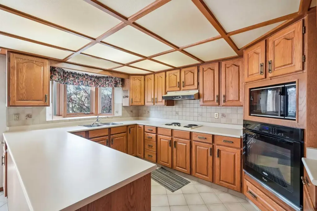 108 Santana Court NW Calgary AB T3K 3B1