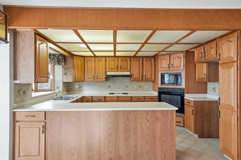 108 Santana Court NW Calgary AB T3K 3B1