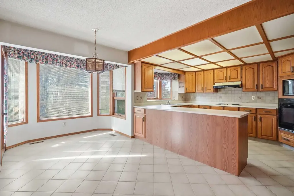 108 Santana Court NW Calgary AB T3K 3B1