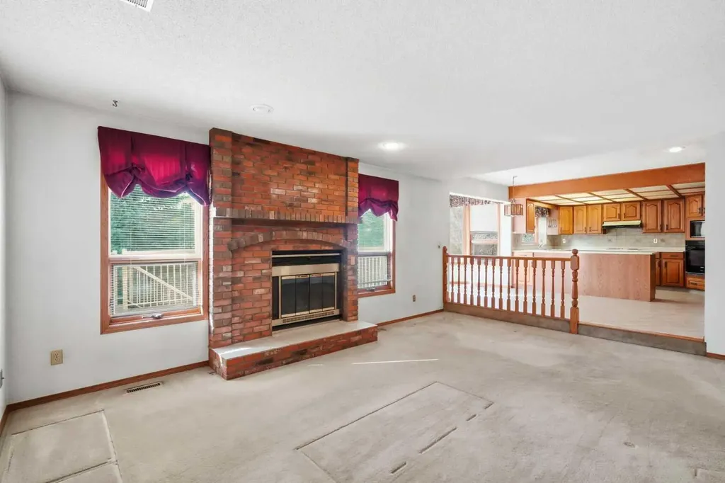 108 Santana Court NW Calgary AB T3K 3B1