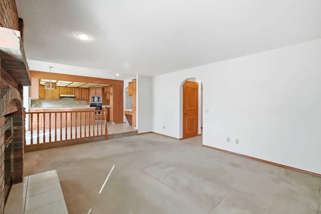 108 Santana Court NW Calgary AB T3K 3B1