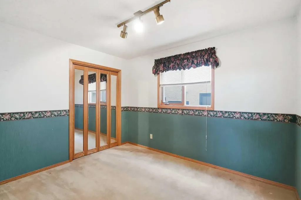 108 Santana Court NW Calgary AB T3K 3B1