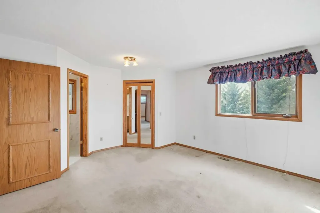 108 Santana Court NW Calgary AB T3K 3B1