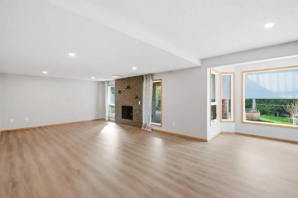 108 Santana Court NW Calgary AB T3K 3B1