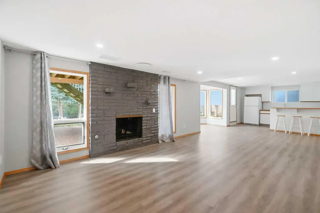 108 Santana Court NW Calgary AB T3K 3B1