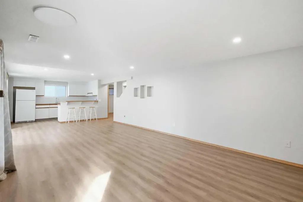 108 Santana Court NW Calgary AB T3K 3B1