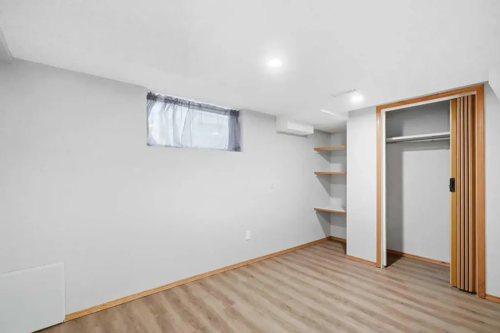 108 Santana Court NW Calgary AB T3K 3B1