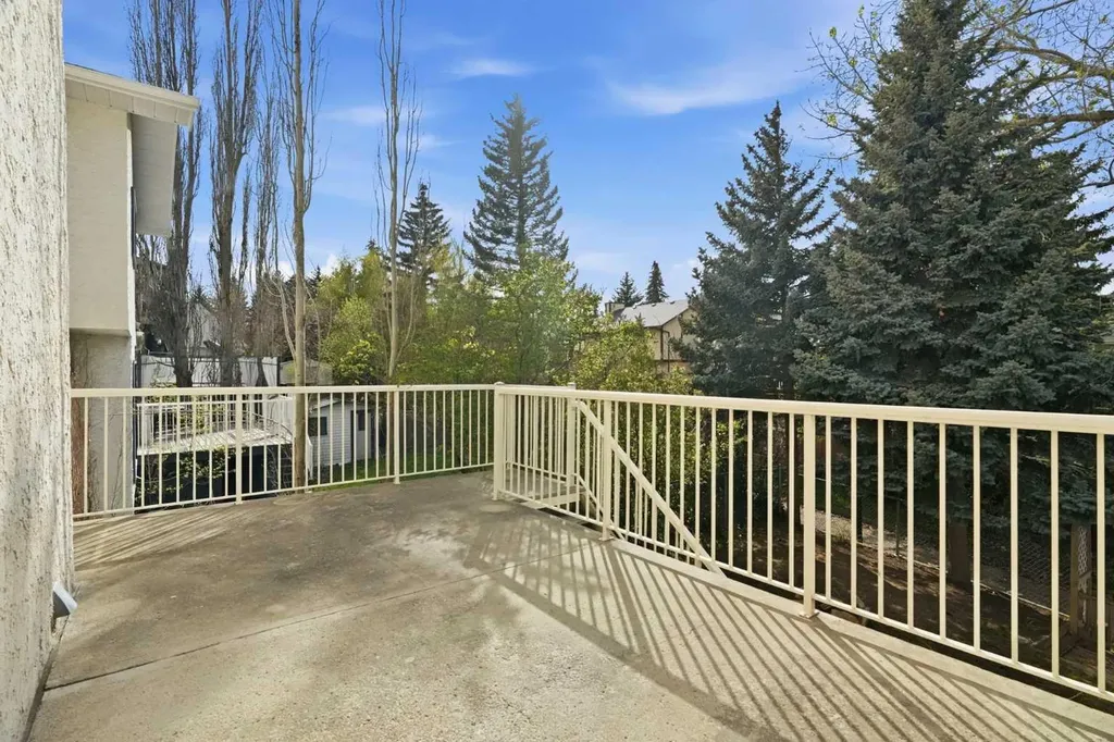 108 Santana Court NW Calgary AB T3K 3B1