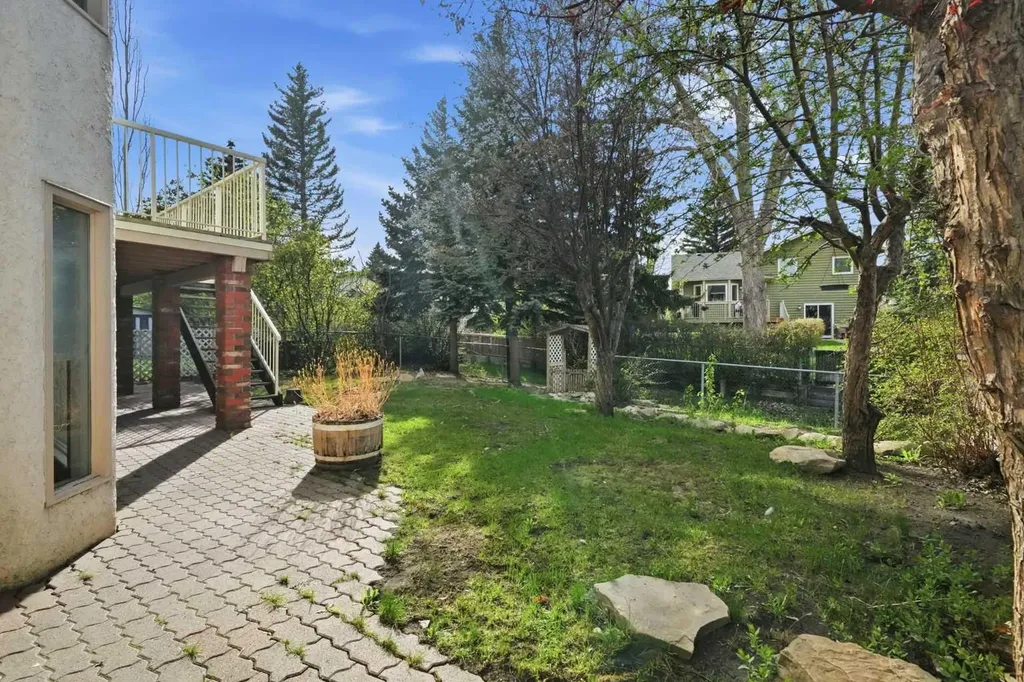 108 Santana Court NW Calgary AB T3K 3B1