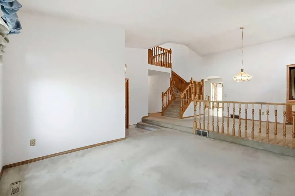 108 Santana Court NW Calgary AB T3K 3B1