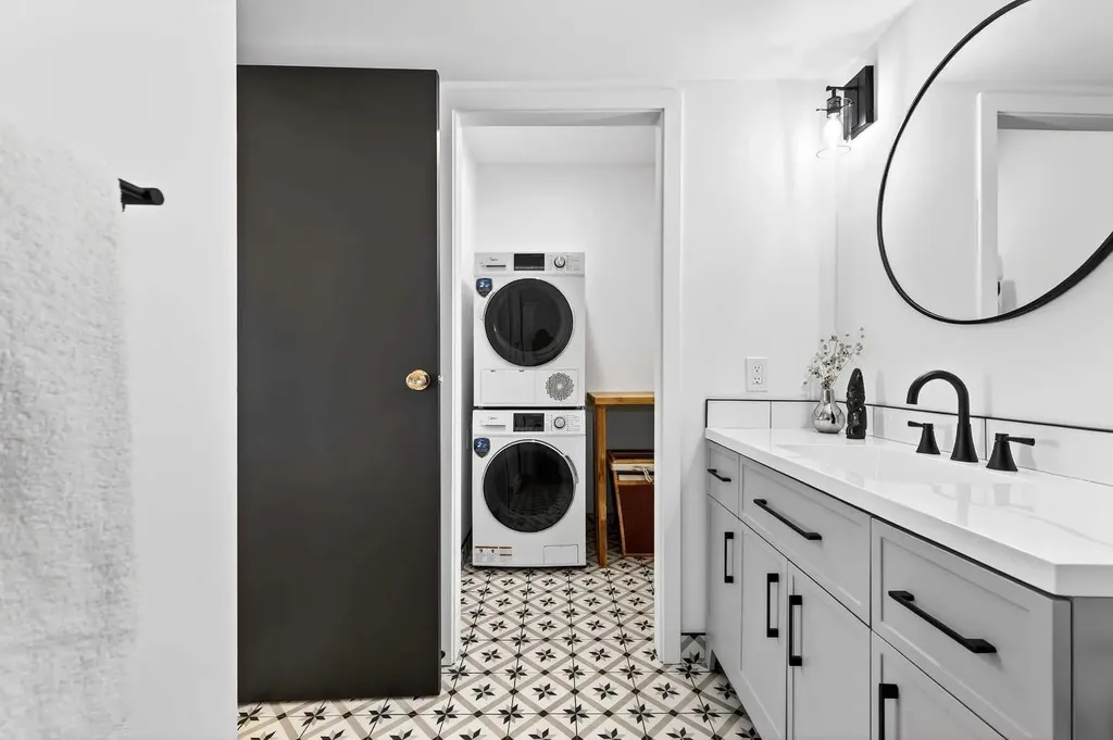 1107 15 Avenue SW Calgary AB T2R0S8