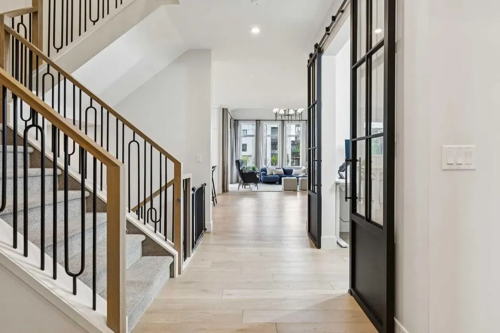 22 Mahogany Cove SE Calgary AB T3M 2S5