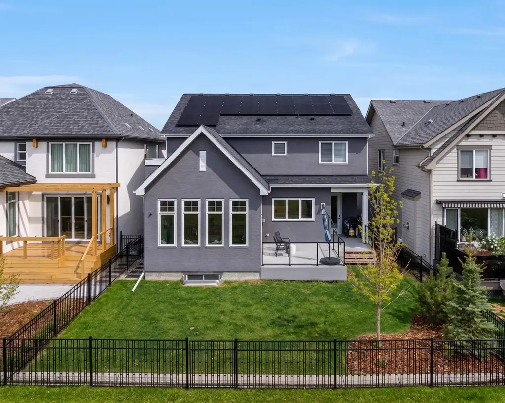22 Mahogany Cove SE Calgary AB T3M 2S5