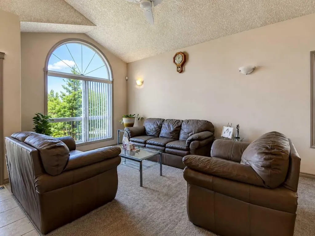 12605 Lakeshore Drive Grande Prairie AB T8X 8C6