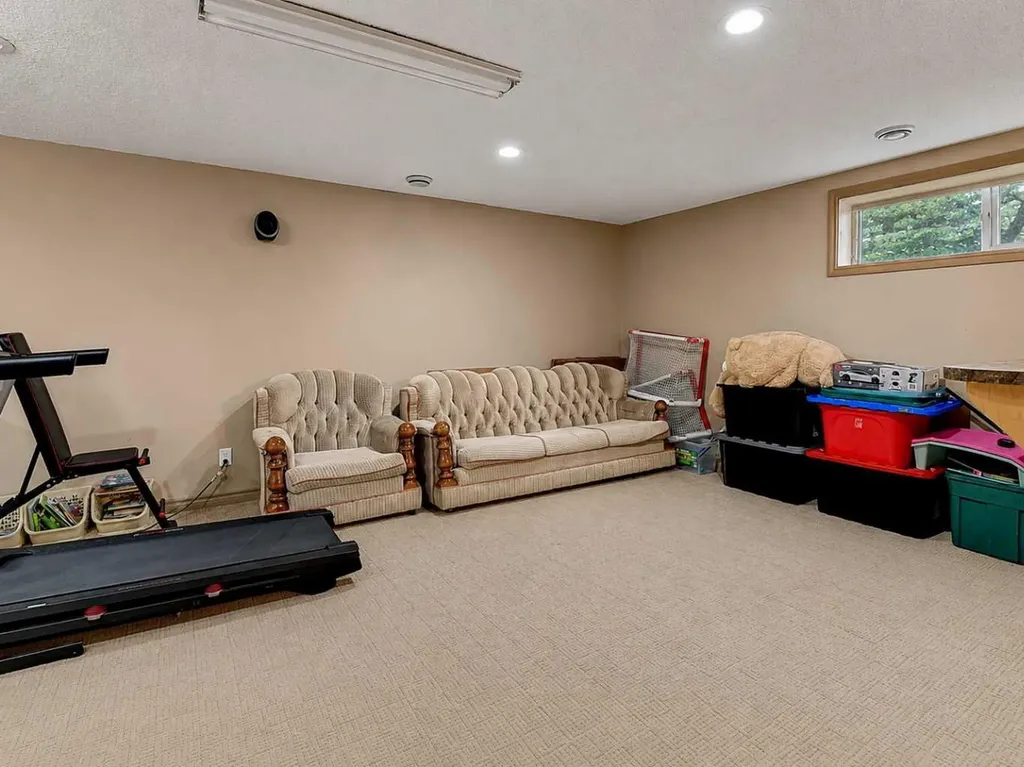 12605 Lakeshore Drive Grande Prairie AB T8X 8C6