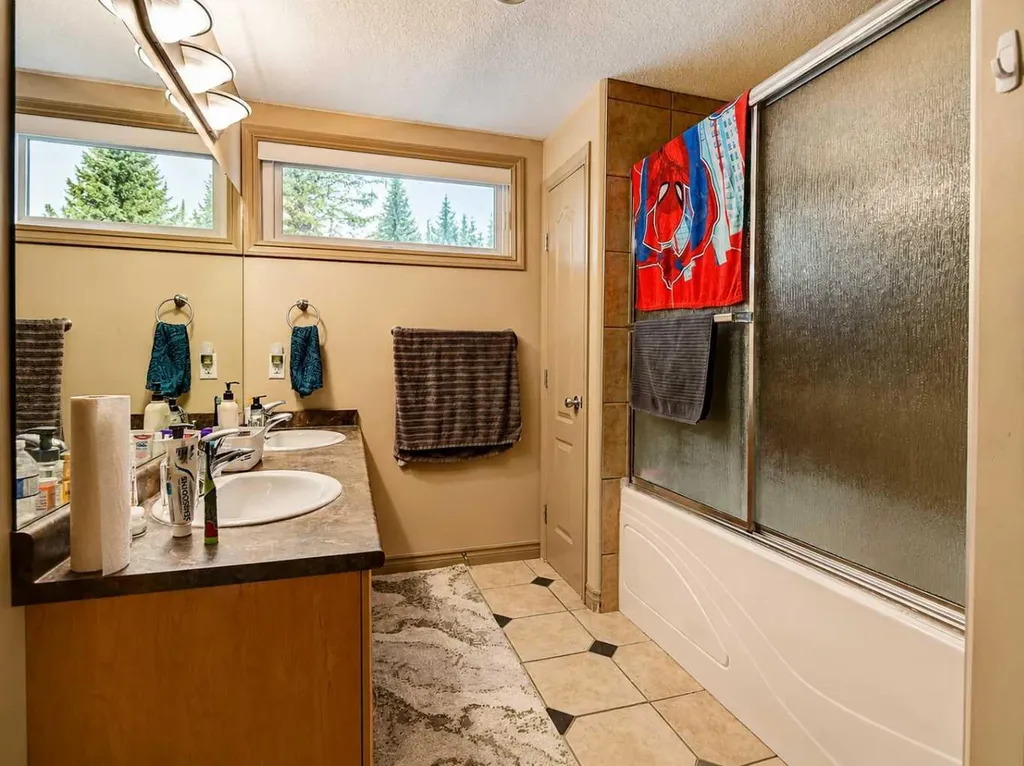 12605 Lakeshore Drive Grande Prairie AB T8X 8C6