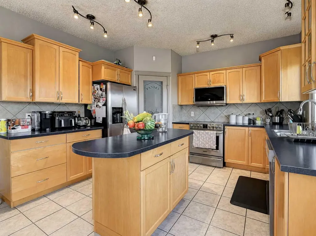 12605 Lakeshore Drive Grande Prairie AB T8X 8C6