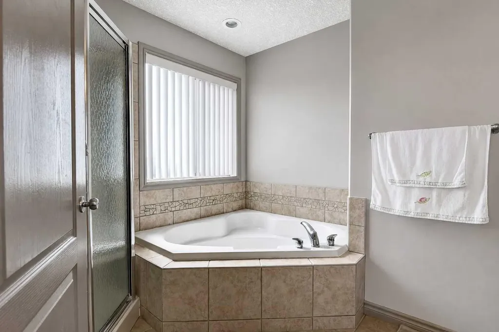12605 Lakeshore Drive Grande Prairie AB T8X 8C6