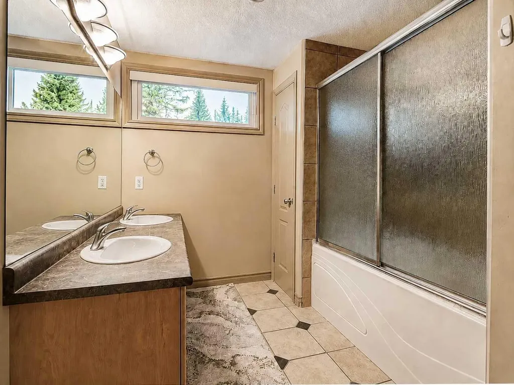 12605 Lakeshore Drive Grande Prairie AB T8X 8C6
