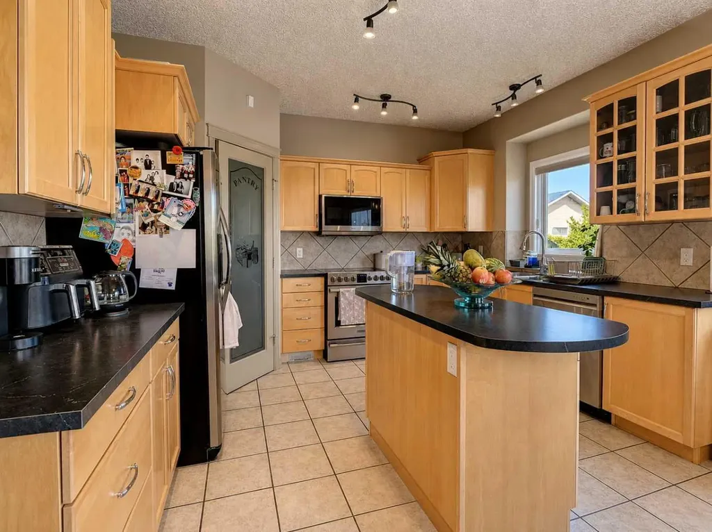 12605 Lakeshore Drive Grande Prairie AB T8X 8C6