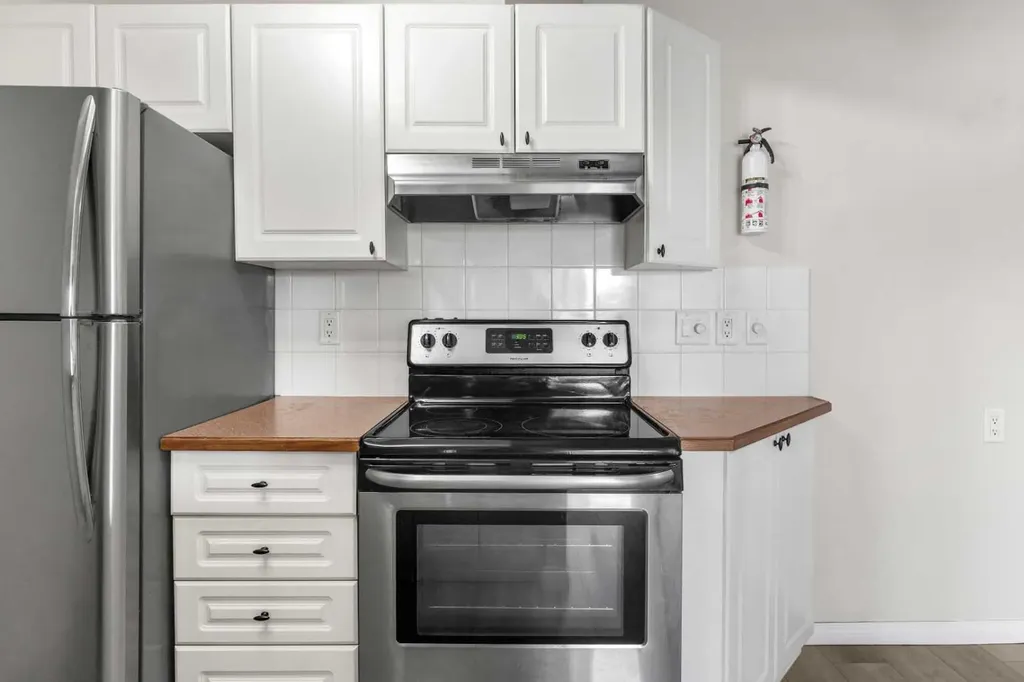1330 15 Avenue SW Calgary AB T3C 3N7